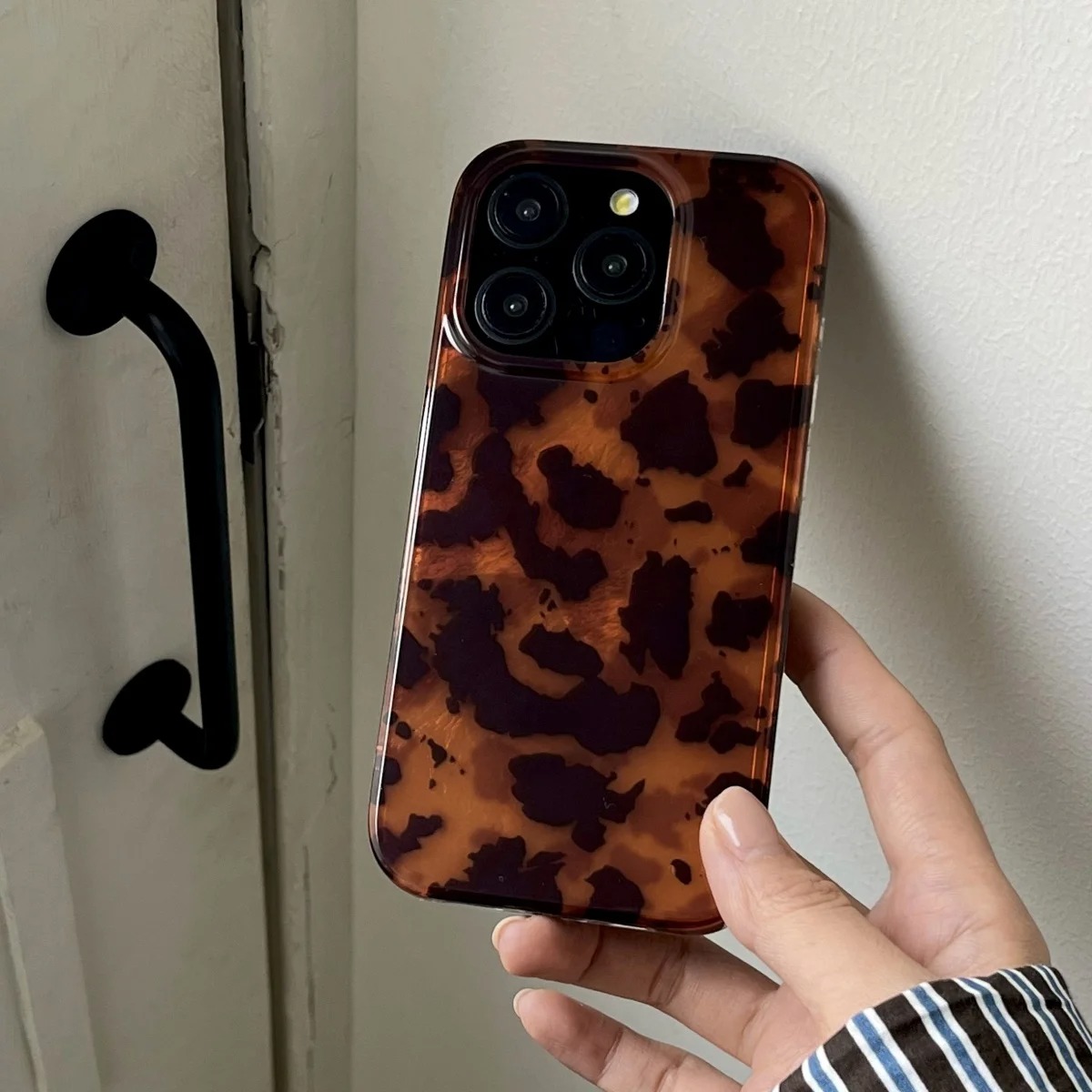 Retro Amber Texture Laser Phon - đánh giá và giá Phone Cases Like Loopy
