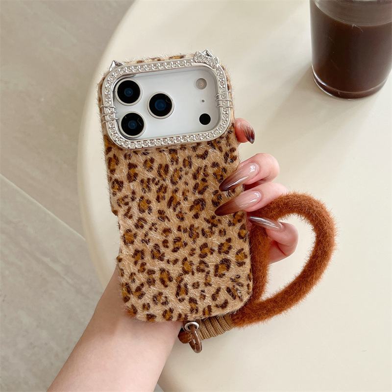 Luxury diamond-encrusted leopa - đánh giá và giá Phone Cases Apple