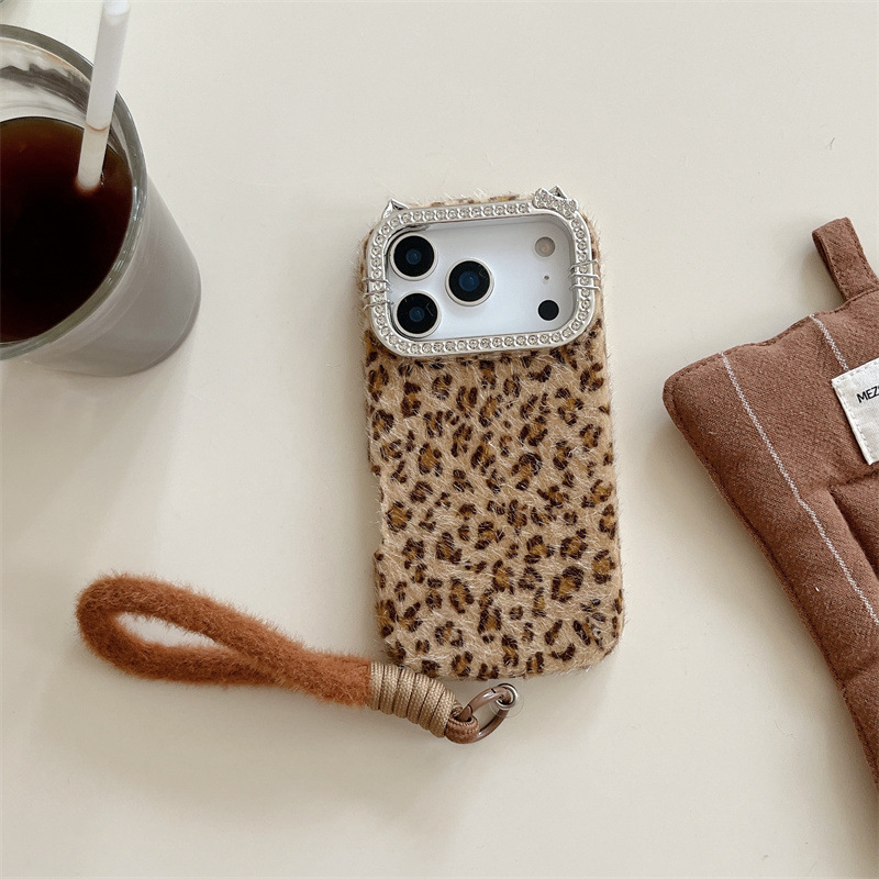 Luxury diamond-encrusted leopa - đánh giá và giá Phone Cases Apple